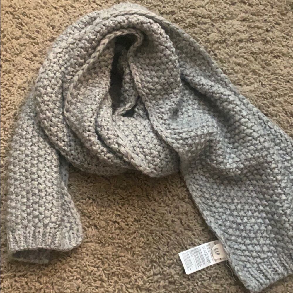 Memorial Day sale: Gap scarf